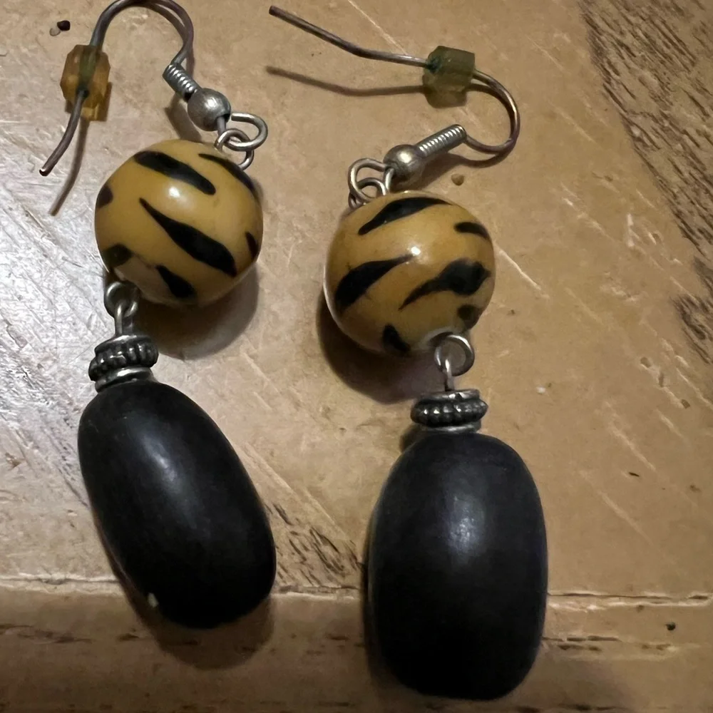 ****Donated***Black and brown dangling boho style earrings - Picture 1 of 4